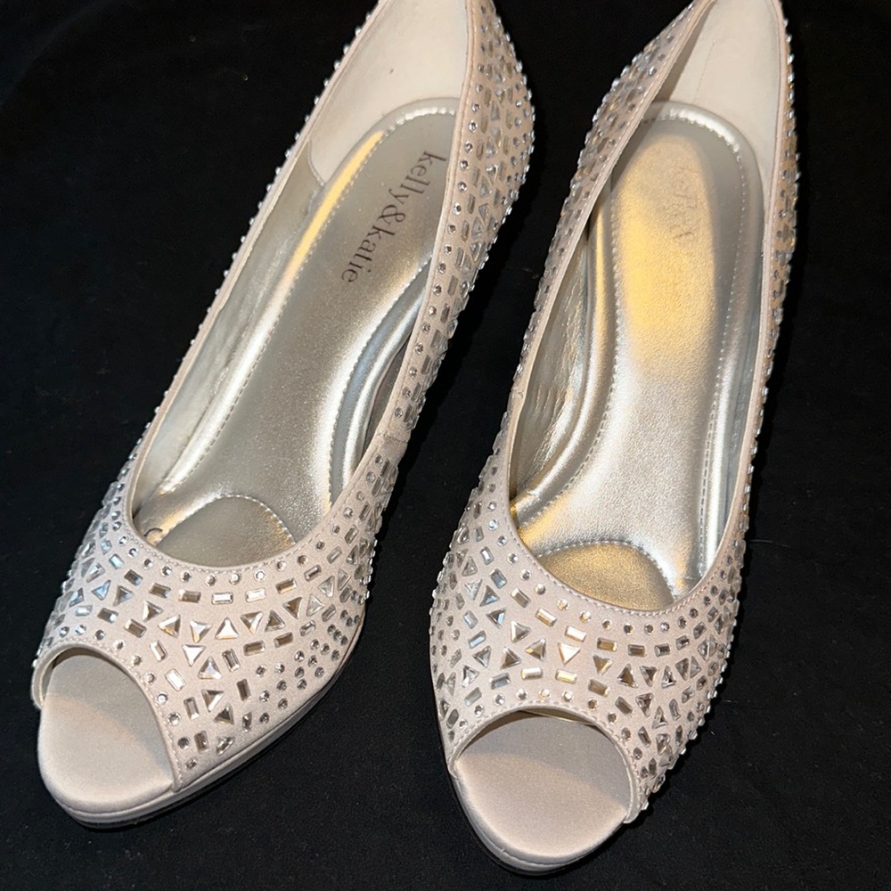 Kelly And Katie Silver Bling Studded Heels Size 7.5